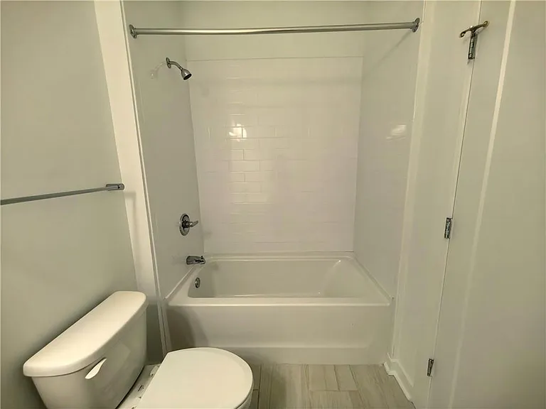 525 Parkway Dr #401 — Photo 20