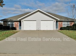 1118 Dean Dr, Grain Valley, MO 64029