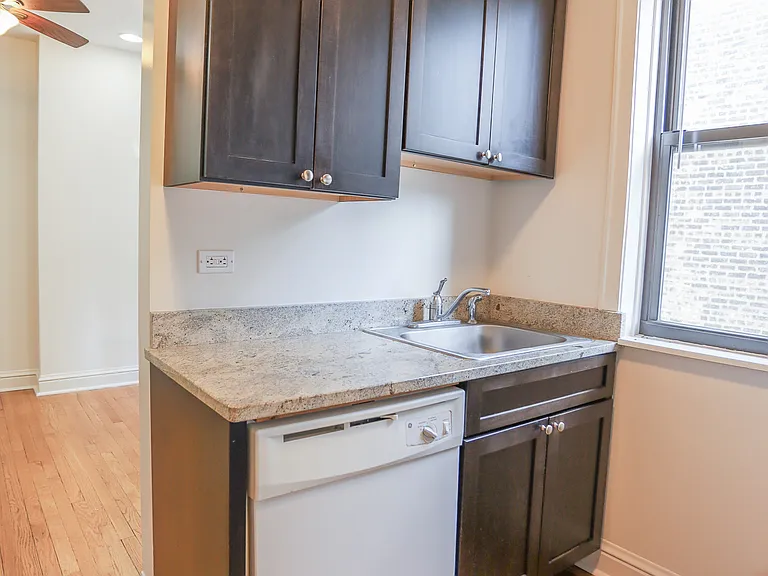 4252 N Clark St #2 — Photo 3