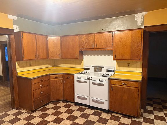 5th image of 1818 Elston St