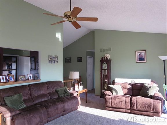 5th image of 54355 Bradshaw Dr