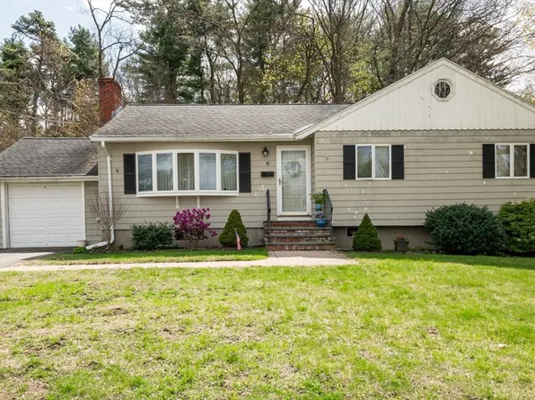 6 Janice Ln, Stoneham, MA 02180