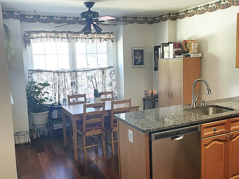 141 Hemlock Dr — Photo 5