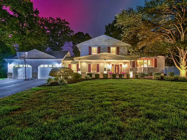 126 Cherry Tree Ln, Middletown, NJ 07748