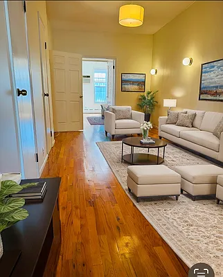 Rented by Evergreen Realty & Investments | media 25