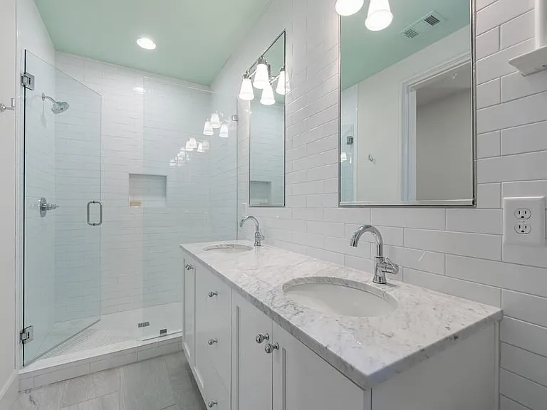 81 Delmont Dr NE — Photo 49