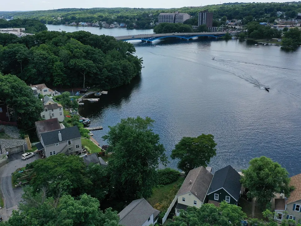 398 Lake Ave #2