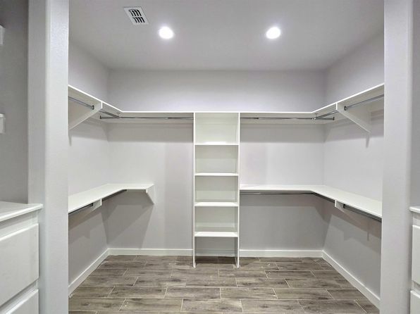 laredo-texas-447523657 picture