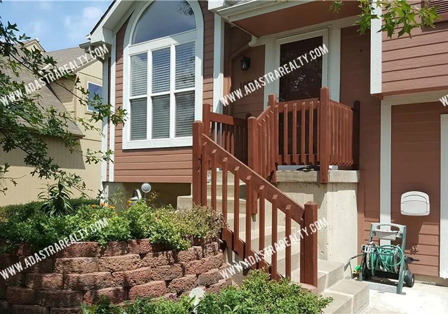 Gorgeous Olathe Home In South Hampton Subdivision-Available In September!! — Photo 2