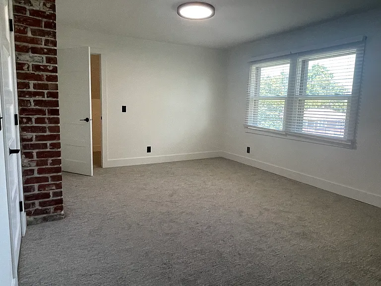 4424 Pierce St — Photo 11