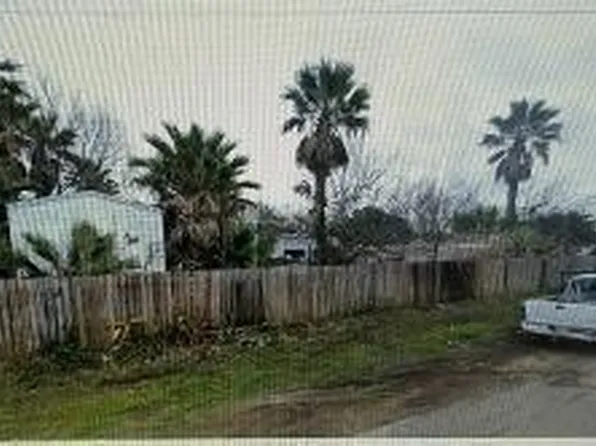 903 11th St, San Leon, TX 77539