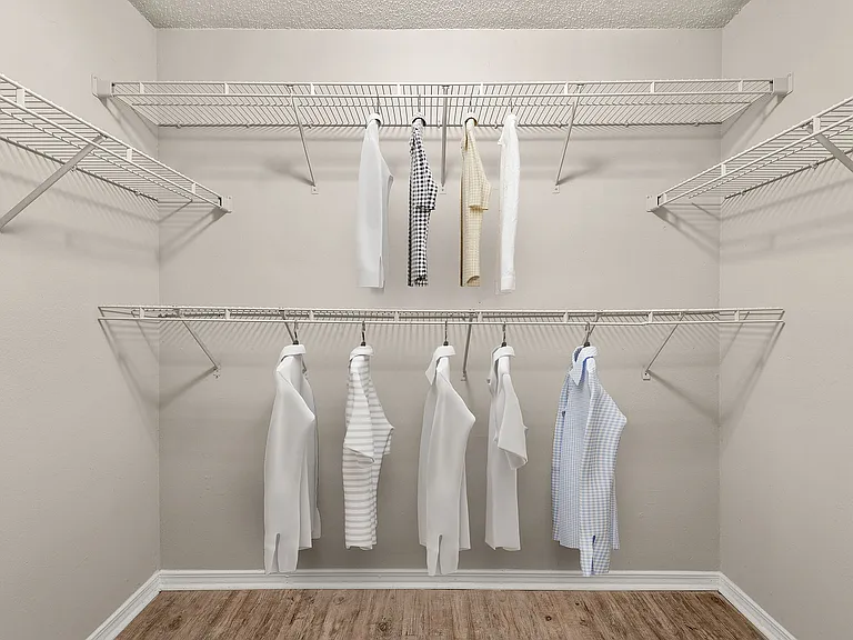 C242920_Sirona_2B1B_147_CLOSET_02_VS