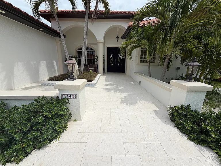 1441 SW 58th Ter — Photo 1