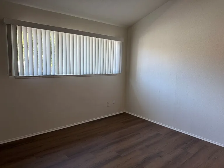 637 Knollwood Dr — Photo 17