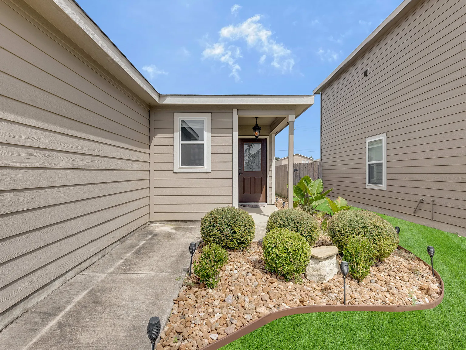 3 bed, 1204 sqft, $1,750 — Photo 3