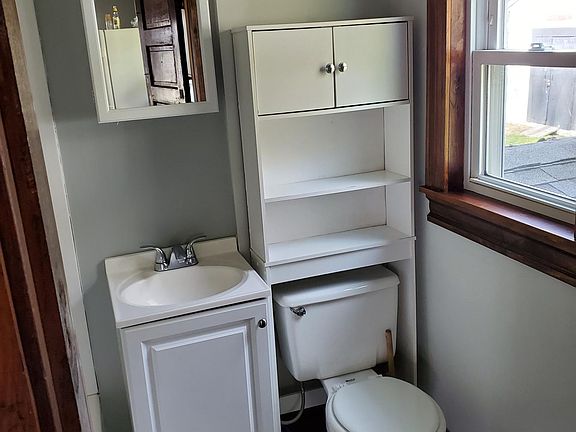 Bathroom - Main Floor