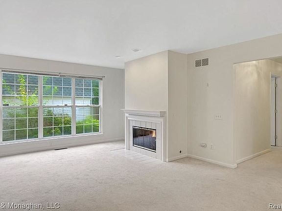 4th image of 747 Saint Clair St #1