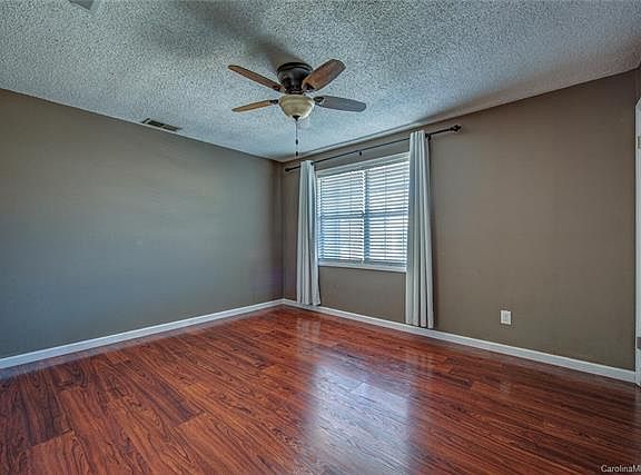 5th image of 1016 Surry Ln