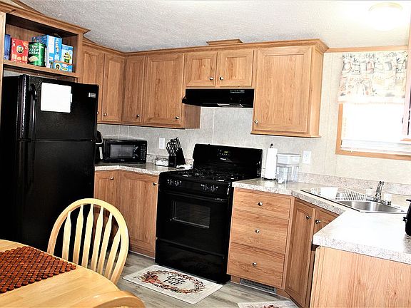 2nd image of 16 Bivona Ln
