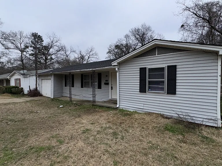 1126 Barbara Ann Dr — Photo 1