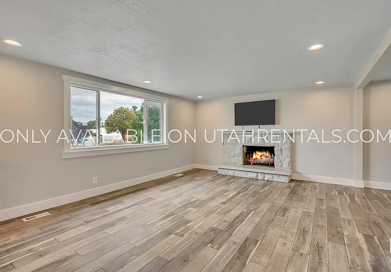336 E Rena Ave — Photo 5