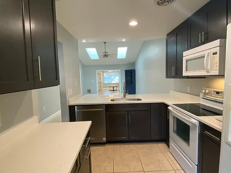384 Estero Ct — Photo 6