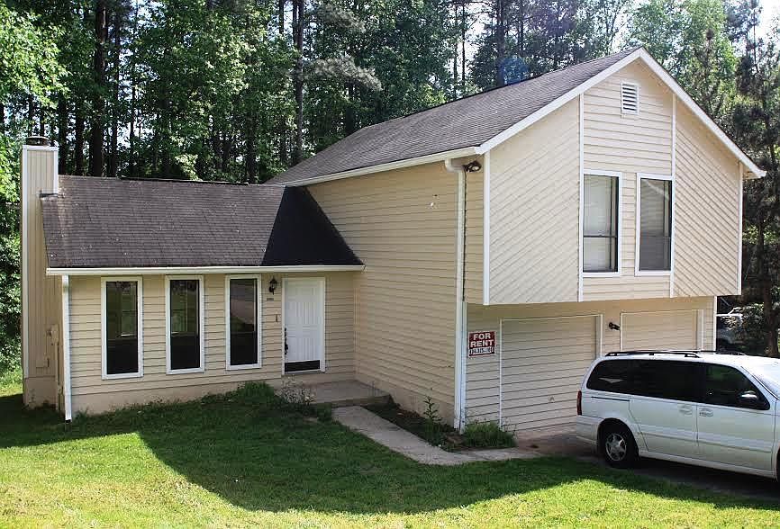Front View of property with garage