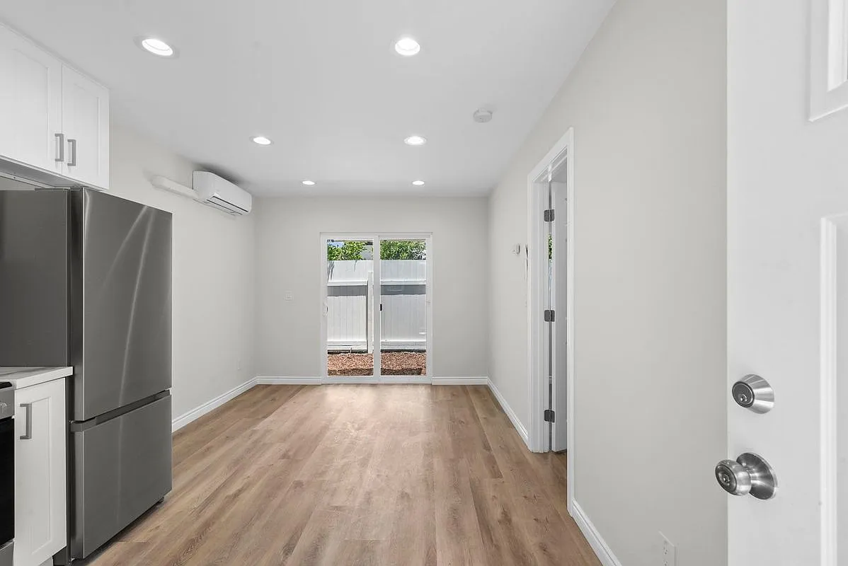 1 bed, 1.0 bath, 700 sqft, $2,000 — Photo 2