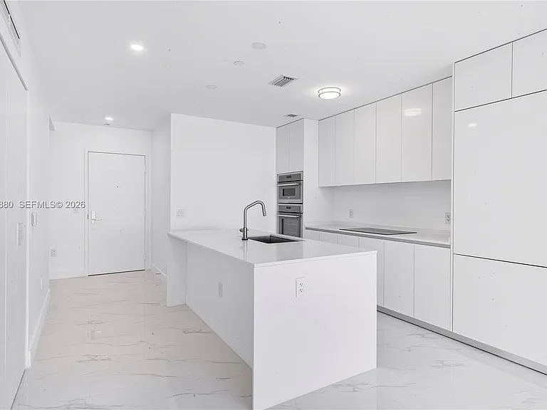 700 NE 24th St #3502 — Photo 5