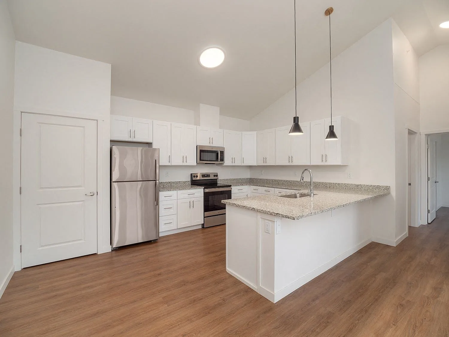 Sunshine Park Apartments — Photo 3
