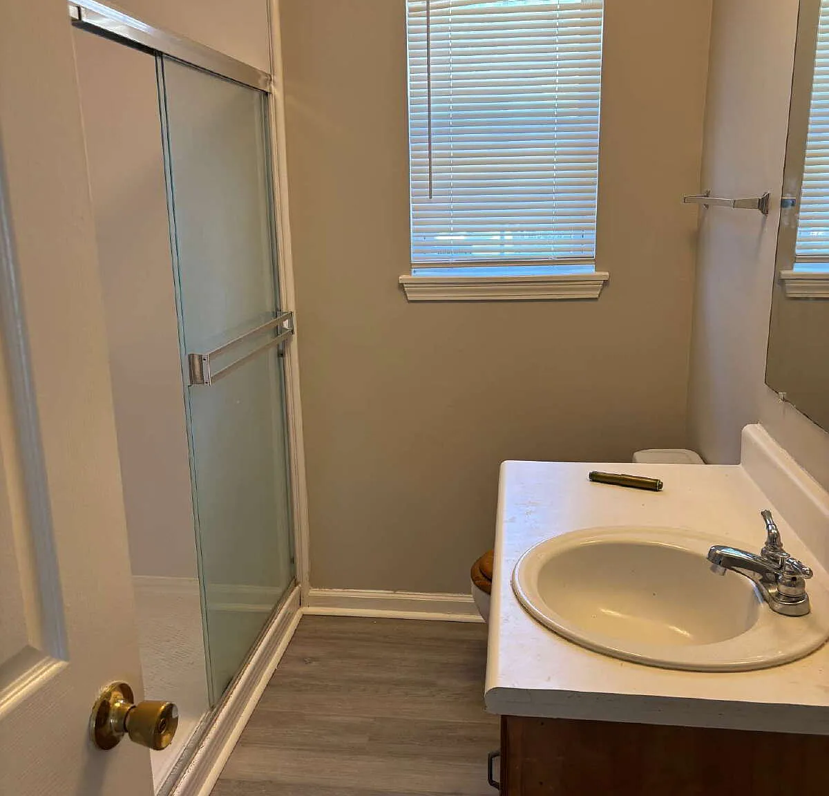 3 bed, 1.0 bath, 987 sqft, $1,095 — Photo 3