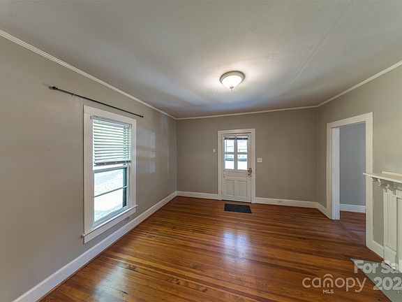 2nd image of 1908 Gum St