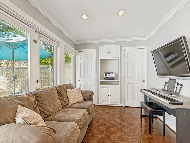 4556 Belclaire Ave — Photo 47