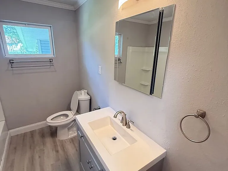 1477 E Lindberg St — Photo 8