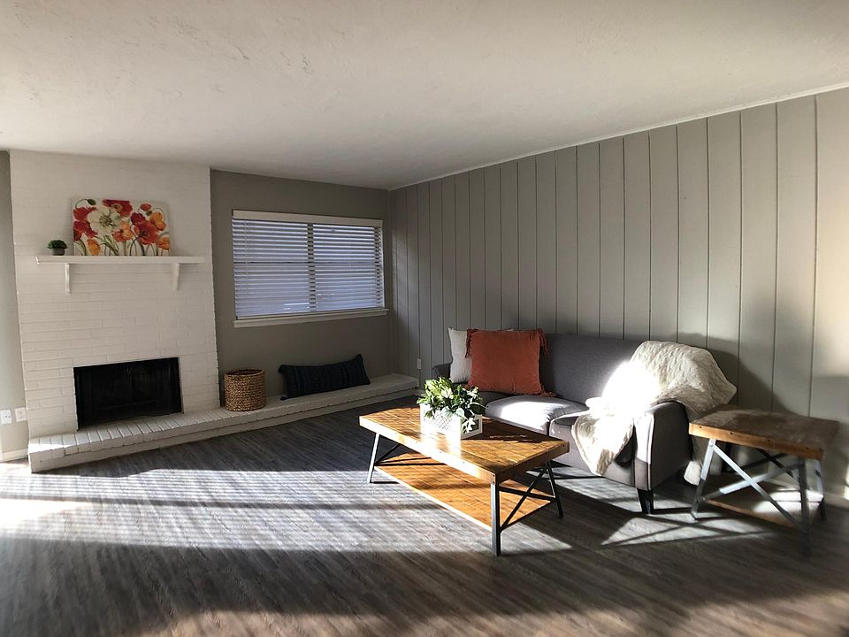 1st image of 301 Hal Muldrow Dr APT 302
