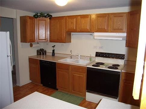 3rd image of 233 Wiesen Ln