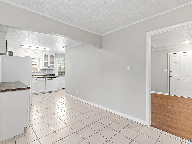2406 Yorkshire Dr SW — Photo 13