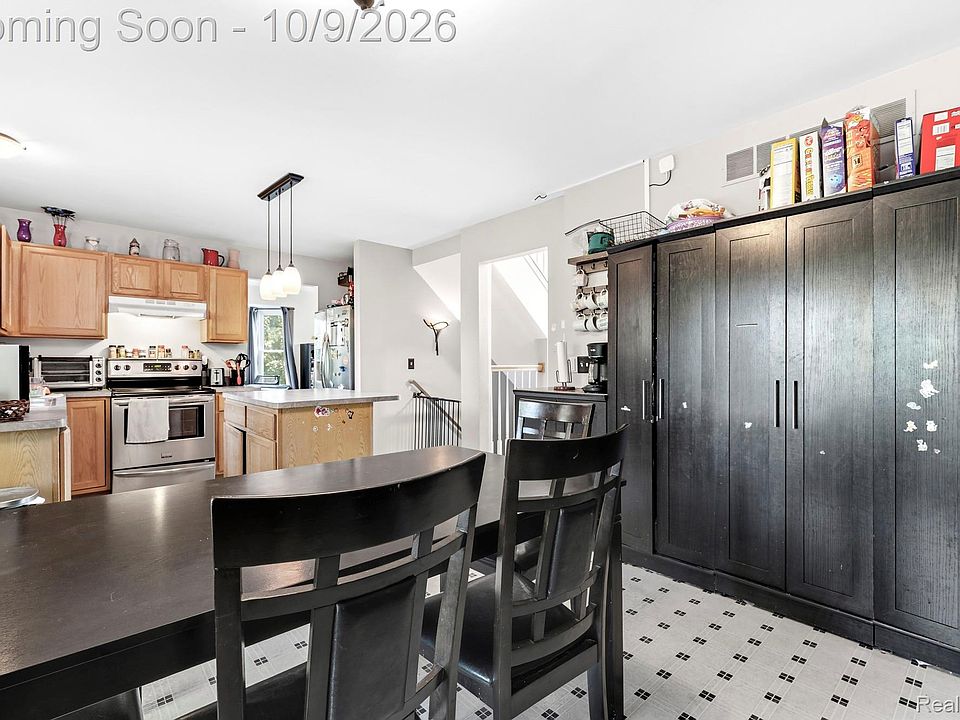 1761 Spruce Dr, photo 12