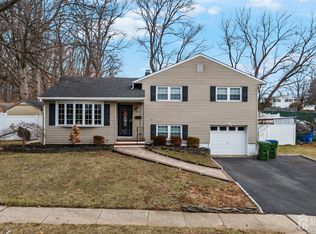 34 Grandview Ave, Edison, NJ 08837