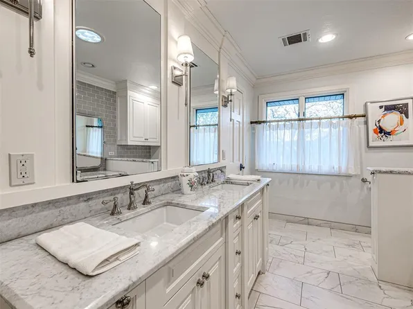 3900 Surrey Rd, Edmond, OK 73013