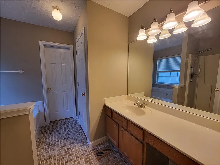 1325 Heatherton Rd — Photo 34
