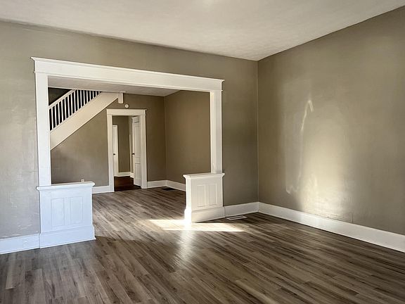 4th image of 858 N Gray St #1