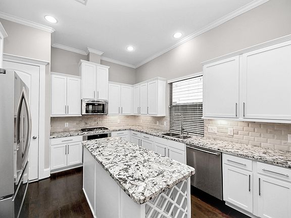 5th image of 239 W 27th St