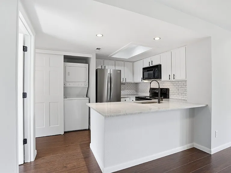 5916 Gunbarrel Ave #F — Photo 9