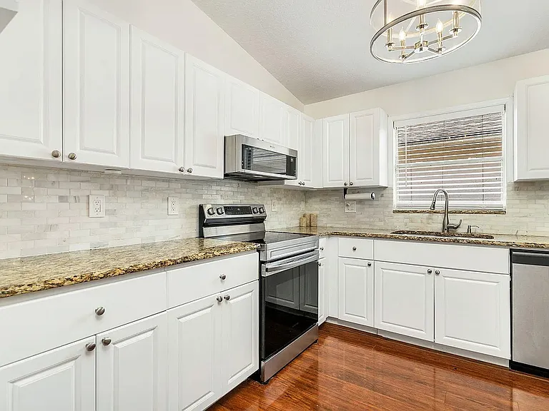 1304 Waterway Cove Dr — Photo 7