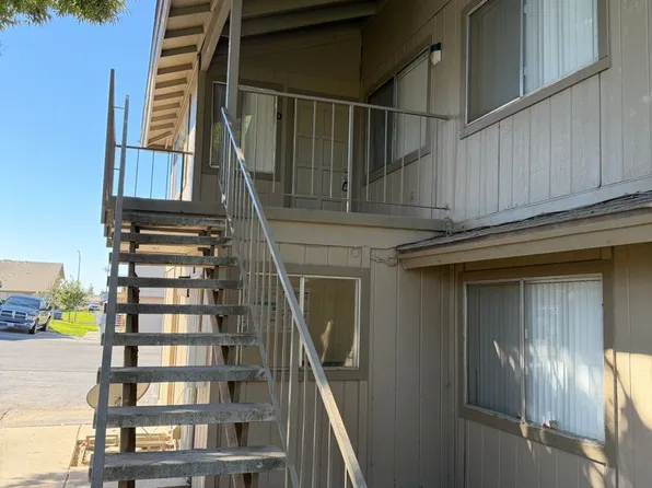Sherwood Square, 816 Sherwood Way #D, Madera, CA 93638