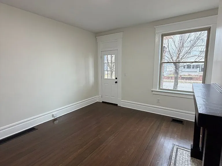 425 Hanford St — Photo 5