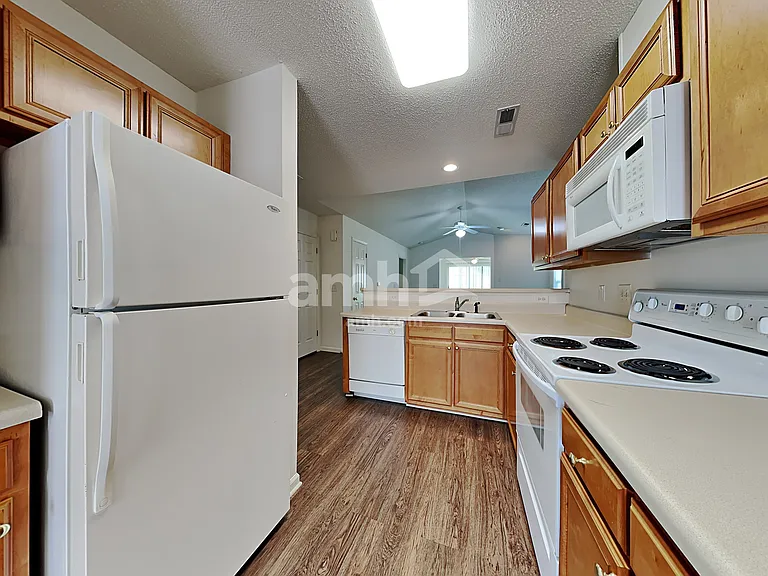 5815 Regent Village Dr — Photo 3