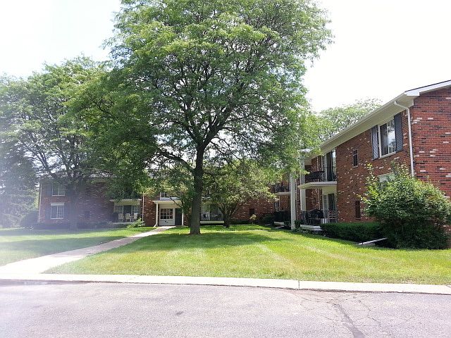 1st image of 436 Fox Hills Dr S APT 3