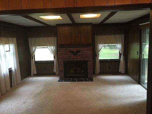 Living Room/Fireplace